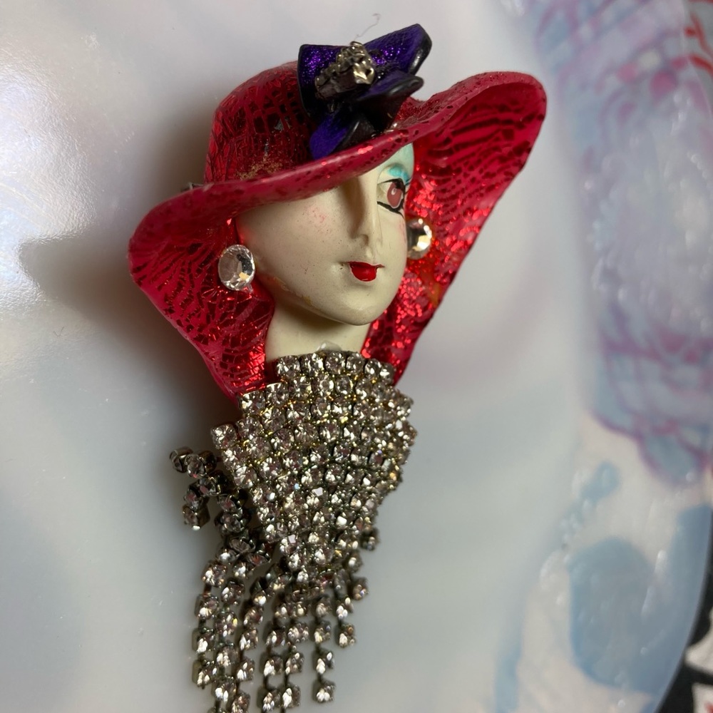 ALL FACETED CRYSTALS HAND PAINTED LADY Pendant Brooch Pin DÉCOLLETÉ OOAK - Picture 7 of 8